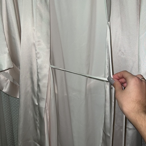 VICTORIA'S SECRET MONOGRAMED JEWELED BRIDE WHITE ROBE, ONE SIZE FITS MOST, NICE! - Picture 4 of 5